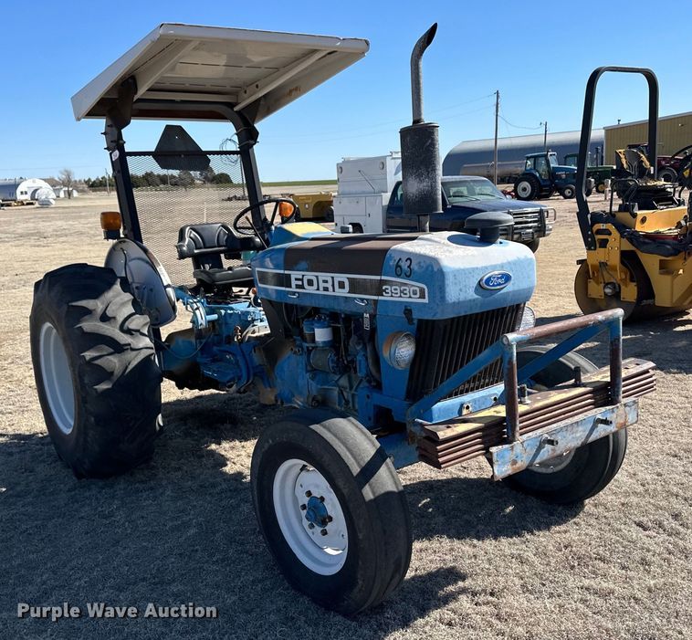 image for item OI9320 Ford 3930 tractor