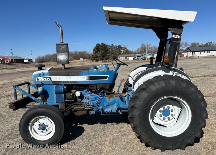 image for item OI9320 Ford 3930 tractor