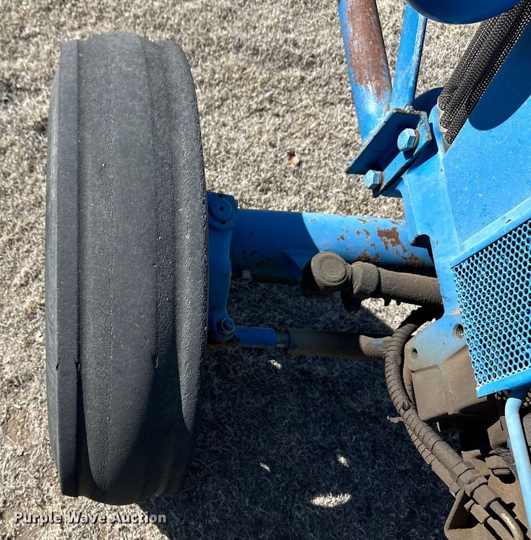 image for item OI9320 Ford 3930 tractor
