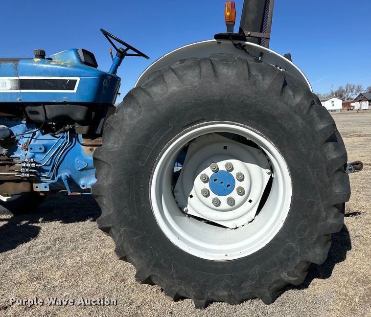 image for item OI9320 Ford 3930 tractor