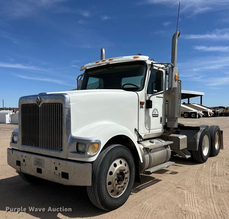 image for item OI9422 2005 International 9900i semi truck