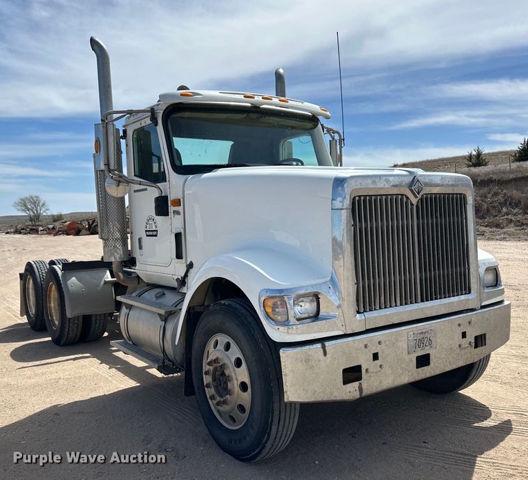 image for item OI9422 2005 International 9900i semi truck