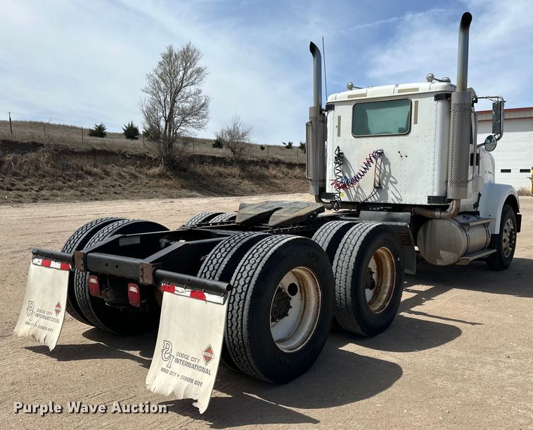 image for item OI9422 2005 International 9900i semi truck