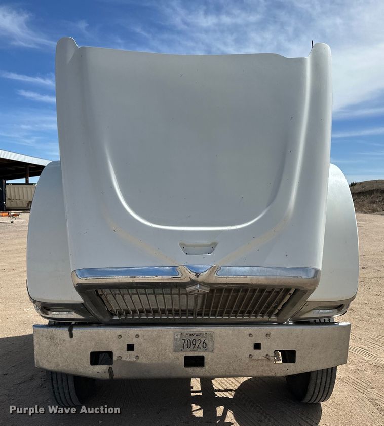 image for item OI9422 2005 International 9900i semi truck