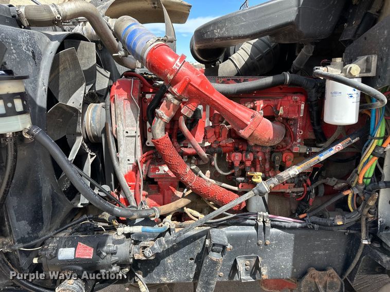 image for item OI9422 2005 International 9900i semi truck