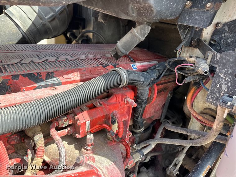 image for item OI9422 2005 International 9900i semi truck