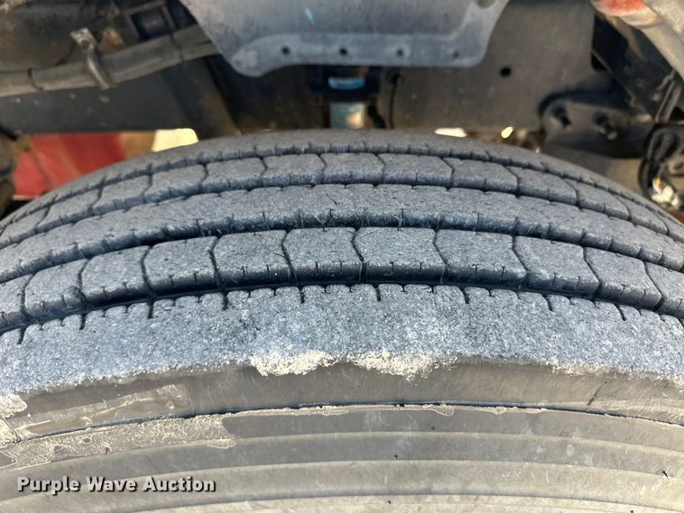 image for item OI9422 2005 International 9900i semi truck