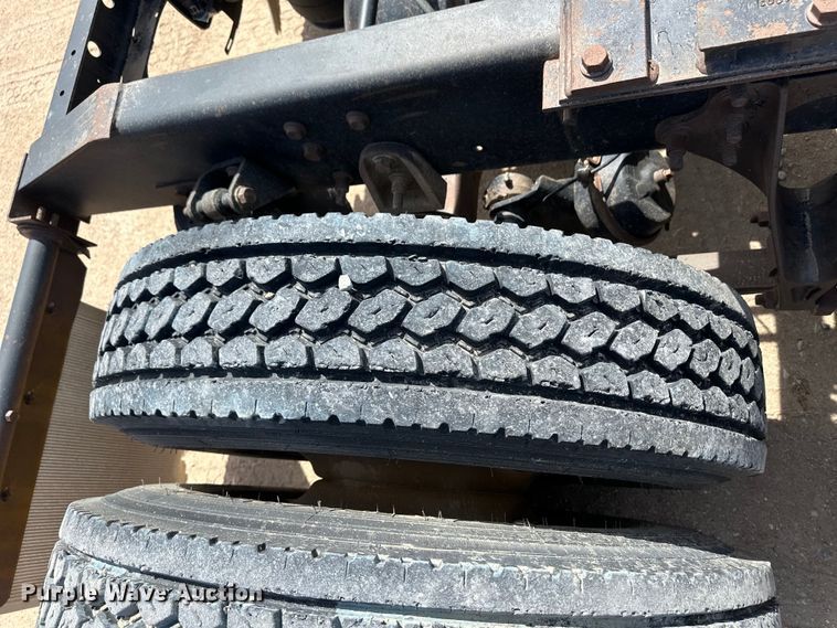 image for item OI9422 2005 International 9900i semi truck