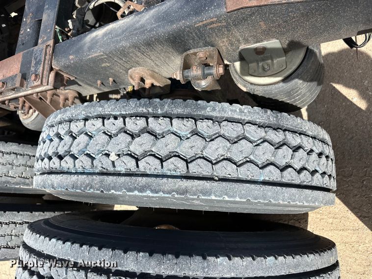 image for item OI9422 2005 International 9900i semi truck