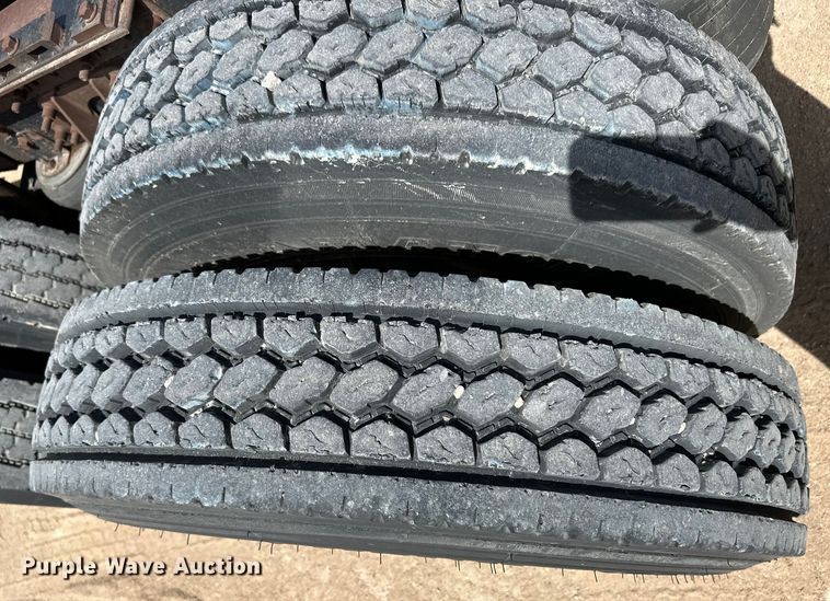 image for item OI9422 2005 International 9900i semi truck