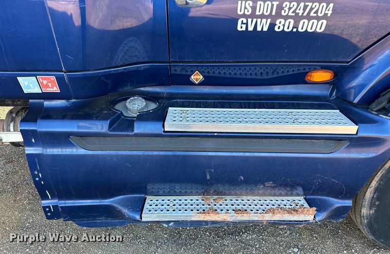 image for item OM9303 2012 International  ProStar Eagle  semi truck