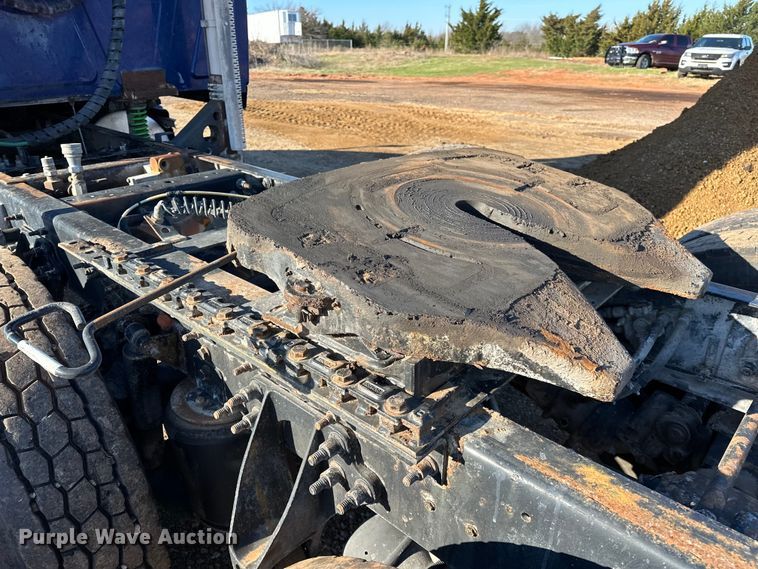 image for item OM9303 2012 International  ProStar Eagle  semi truck