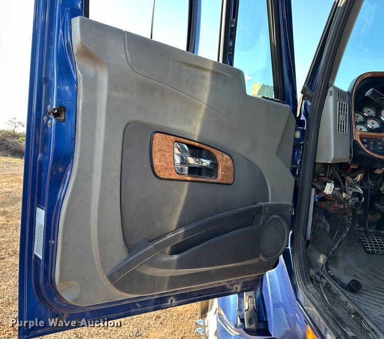 image for item OM9303 2012 International  ProStar Eagle  semi truck