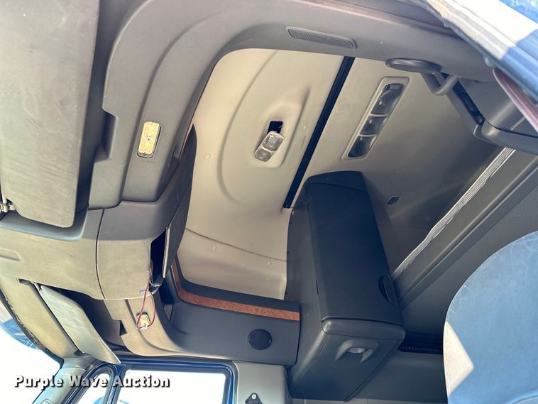 image for item OM9303 2012 International  ProStar Eagle  semi truck