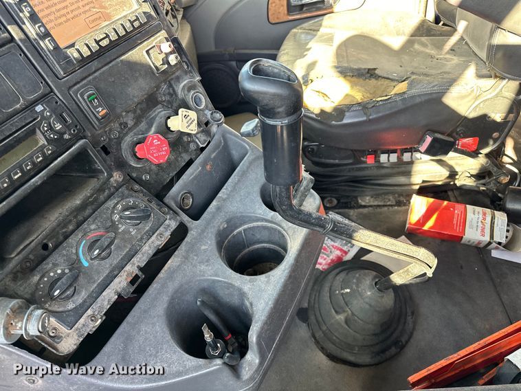 image for item OM9303 2012 International  ProStar Eagle  semi truck