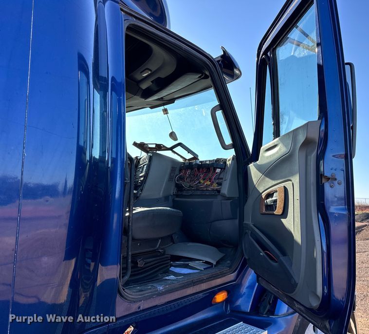 image for item OM9303 2012 International  ProStar Eagle  semi truck