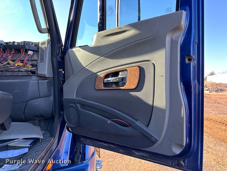 image for item OM9303 2012 International  ProStar Eagle  semi truck