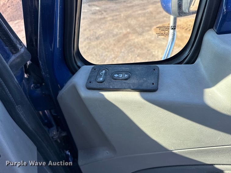 image for item OM9303 2012 International  ProStar Eagle  semi truck