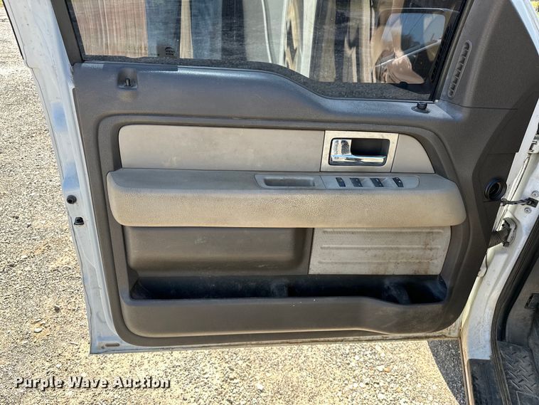 image for item OM9315 2010 Ford F150 SuperCrew pickup truck