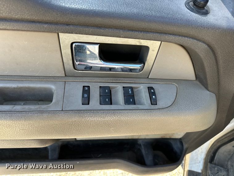 image for item OM9315 2010 Ford F150 SuperCrew pickup truck