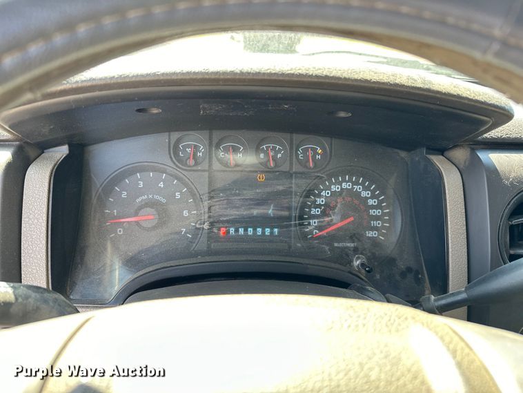 image for item OM9315 2010 Ford F150 SuperCrew pickup truck