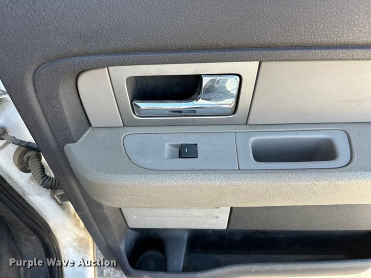 image for item OM9315 2010 Ford F150 SuperCrew pickup truck