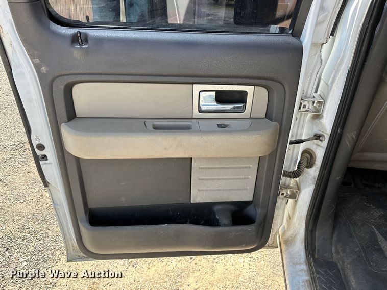 image for item OM9315 2010 Ford F150 SuperCrew pickup truck