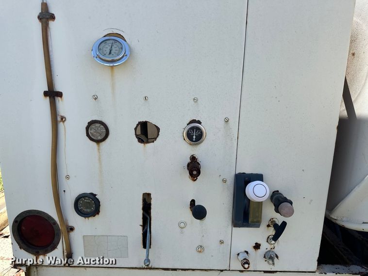 image for item OM9316 1988 Ford F350 sewer jetter truck