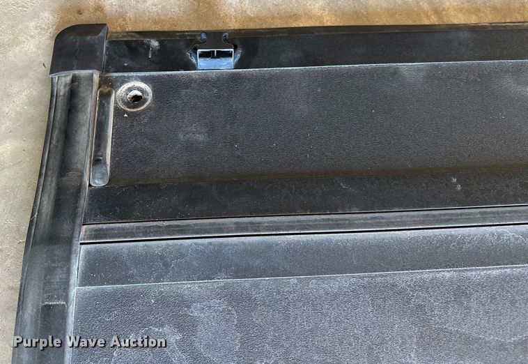 image for item OM9322 Bakflip pickup truck bed cover