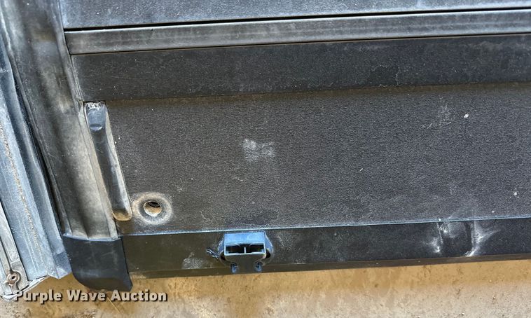 image for item OM9322 Bakflip pickup truck bed cover