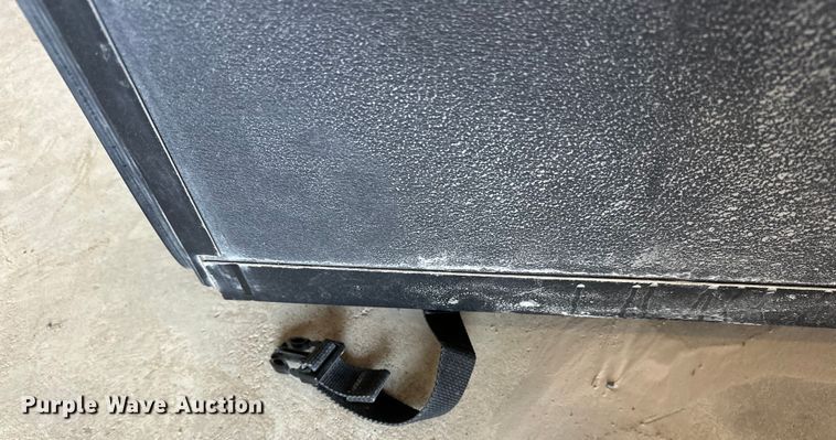 image for item OM9322 Bakflip pickup truck bed cover