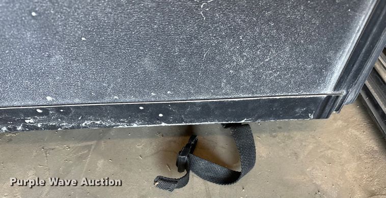 image for item OM9322 Bakflip pickup truck bed cover