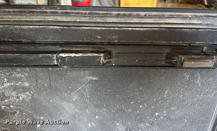 image for item OM9322 Bakflip pickup truck bed cover