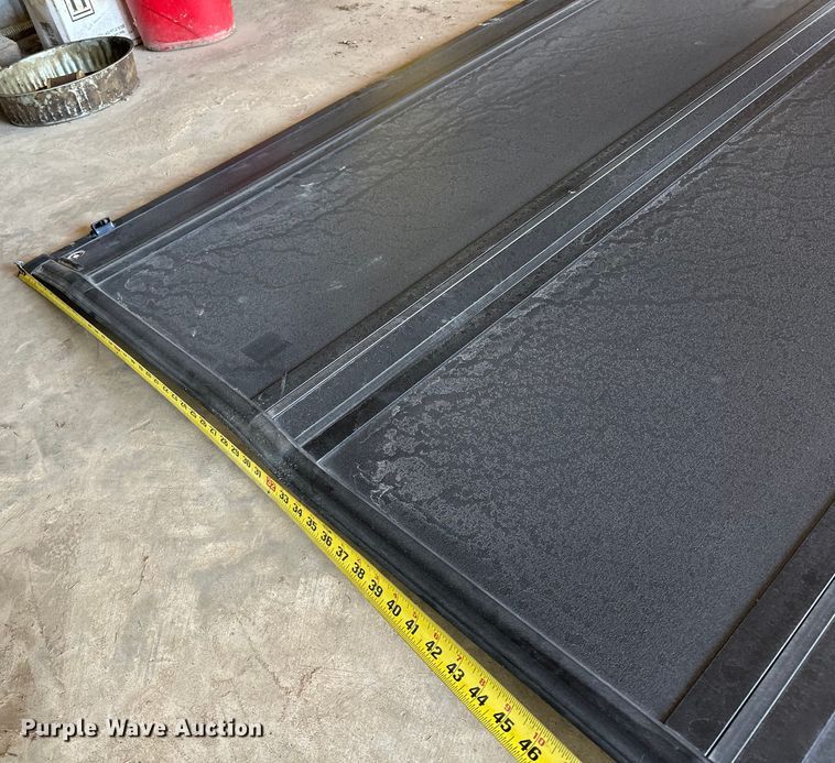 image for item OM9322 Bakflip pickup truck bed cover