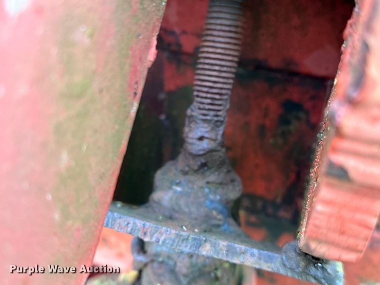 image for item OM9353 Bermuda King  394 sprig planter 