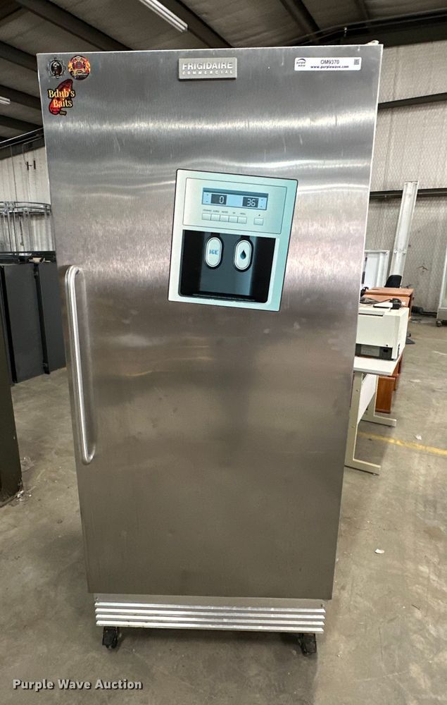 image for item OM9370 Frigidaire  FCRS201RFB6 refrigerator