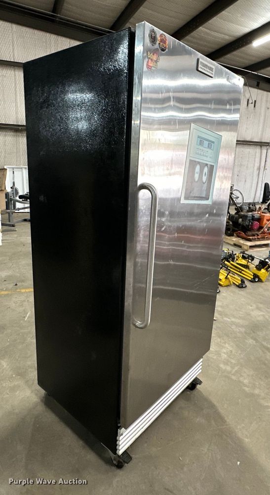 image for item OM9370 Frigidaire  FCRS201RFB6 refrigerator