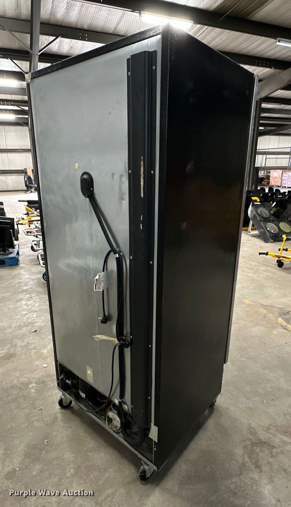 image for item OM9370 Frigidaire  FCRS201RFB6 refrigerator