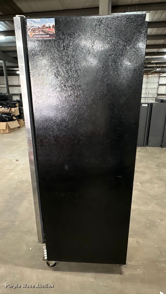 image for item OM9370 Frigidaire  FCRS201RFB6 refrigerator