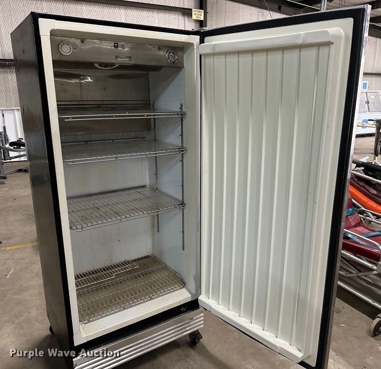 image for item OM9370 Frigidaire  FCRS201RFB6 refrigerator