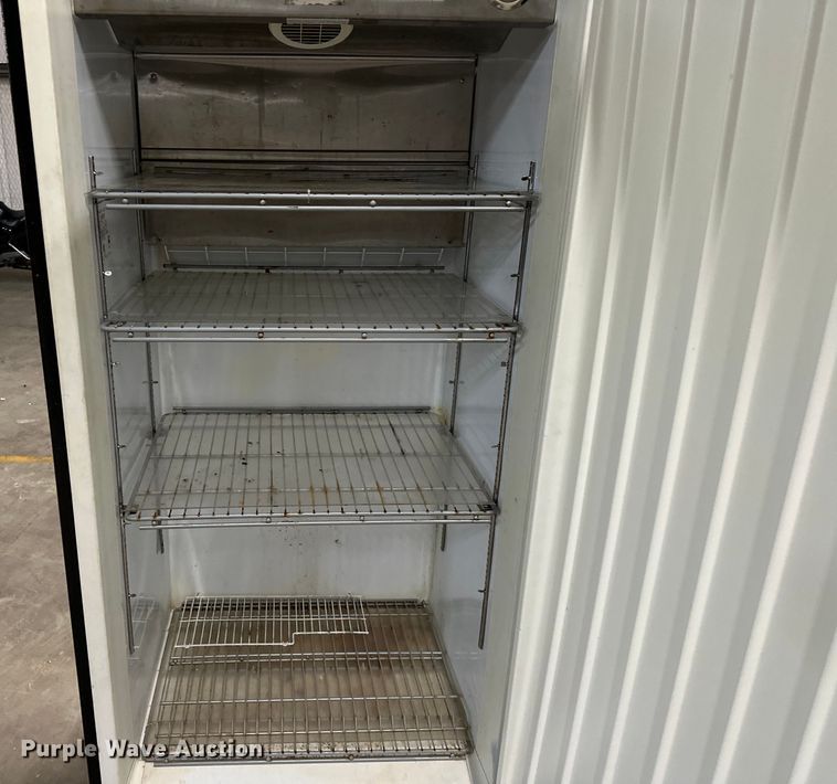 image for item OM9370 Frigidaire  FCRS201RFB6 refrigerator