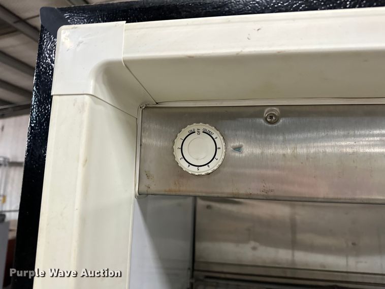 image for item OM9370 Frigidaire  FCRS201RFB6 refrigerator