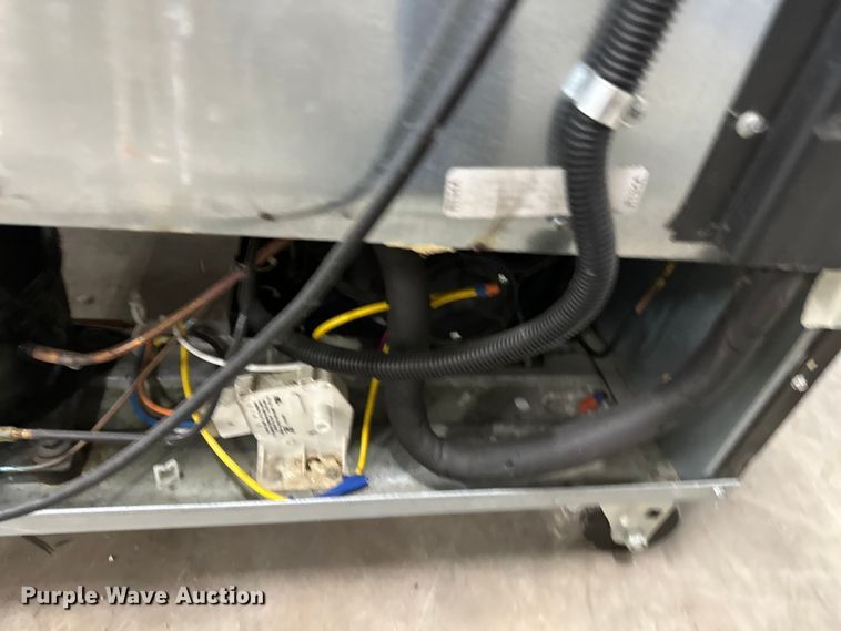 image for item OM9370 Frigidaire  FCRS201RFB6 refrigerator