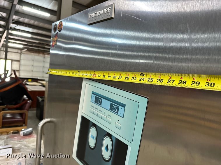 image for item OM9370 Frigidaire  FCRS201RFB6 refrigerator