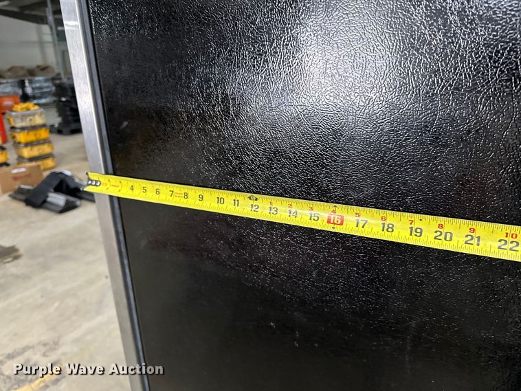 image for item OM9370 Frigidaire  FCRS201RFB6 refrigerator