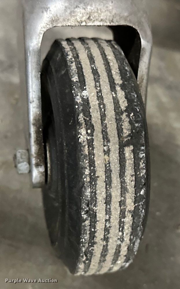 image for item OM9372 Medical equipment 