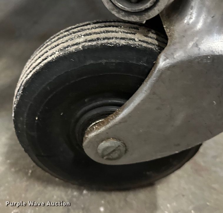 image for item OM9372 Medical equipment 