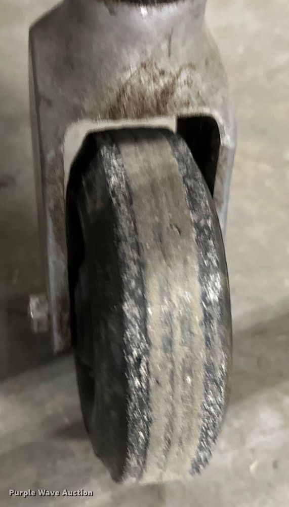 image for item OM9372 Medical equipment 