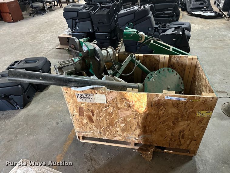 image for item OM9393 Greenlee 6001 Super Tugger  cable puller