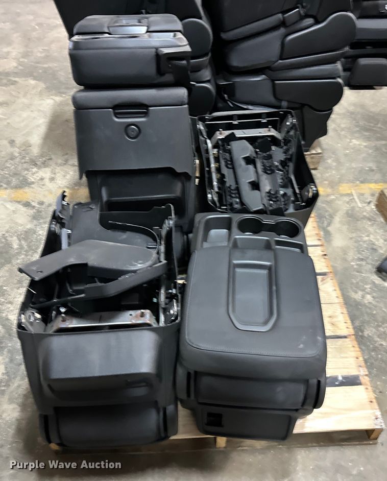 image for item OM9402 2023 Chevrolet Tahoe parts